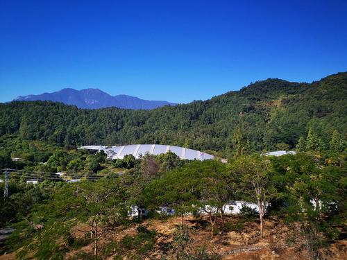 百歲山礦泉水40kgPET吹瓶系統(tǒng)氣源由恒達(dá)壓縮提供壓縮空氣